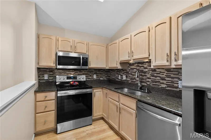 2024 Belltower Drive, St Peters, MO 63376 — listing photo 3 of 32