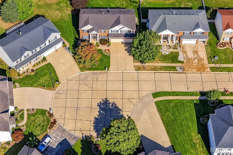28 Wolverton Court, St Charles, MO 63301 — listing photo 4 of 39