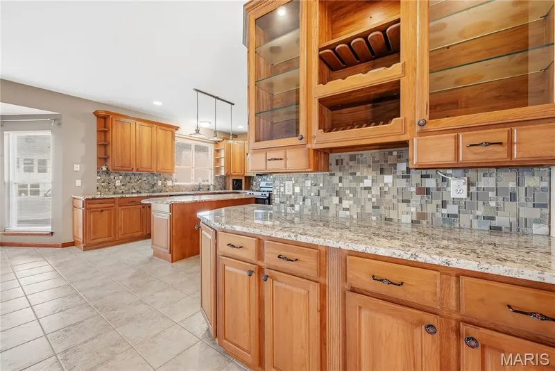 28 Wolverton Court, St Charles, MO 63301 — listing photo 7 of 39