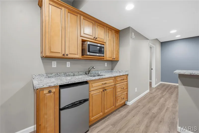 Wet bar in the LL — 28 Wolverton Court, St Charles, MO 63301