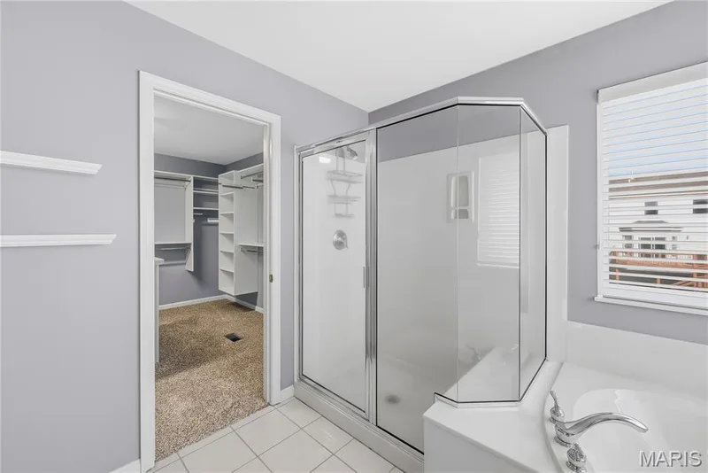 Separate shower — 28 Wolverton Court, St Charles, MO 63301