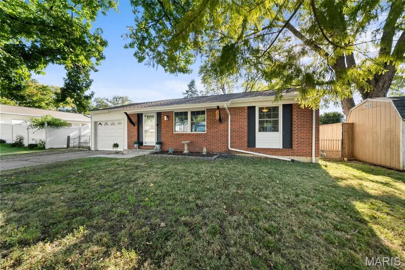 3307 Fleet Lane, St Charles, MO 63301 — listing photo 2 of 29