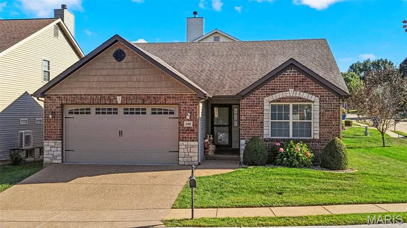 106 Blue Water Drive, St Peters, MO 63366 — listing photo 2 of 37