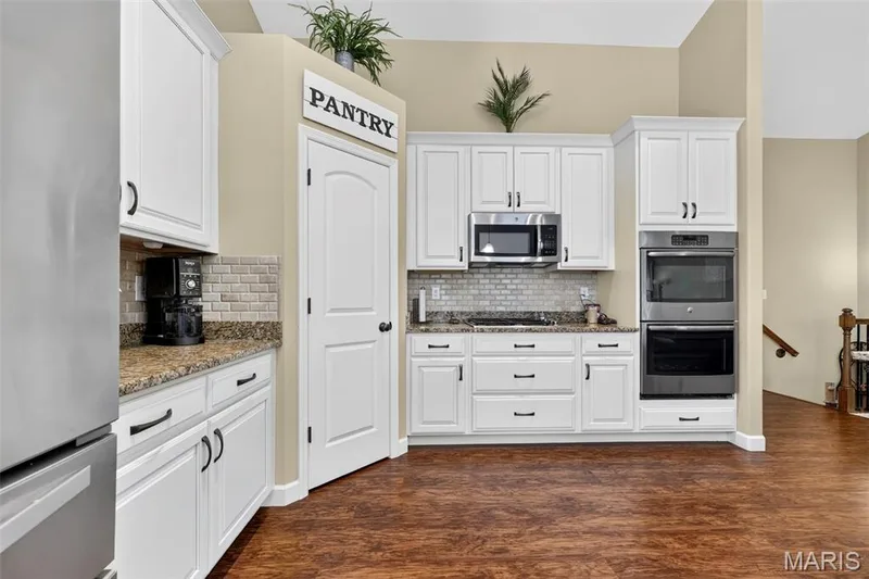106 Blue Water Drive, St Peters, MO 63366 — listing photo 8 of 37