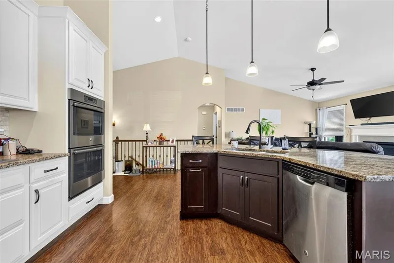 106 Blue Water Drive, St Peters, MO 63366 — listing photo 9 of 37