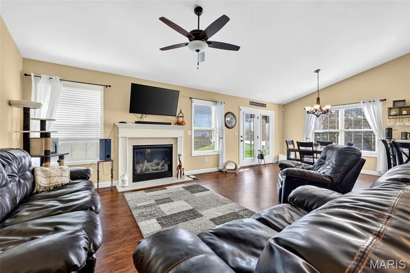 106 Blue Water Drive, St Peters, MO 63366 — listing photo 13 of 37