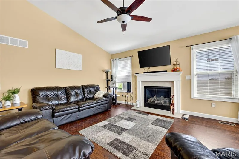 106 Blue Water Drive, St Peters, MO 63366 — listing photo 14 of 37