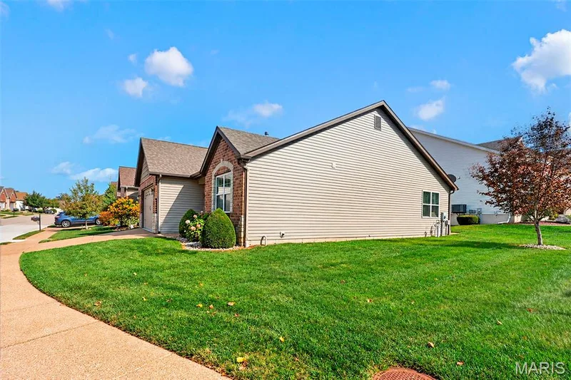 106 Blue Water Drive, St Peters, MO 63366 — listing photo 31 of 37