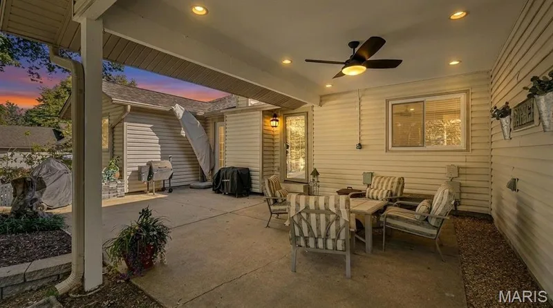 1607 Treetop Drive, St Charles, MO 63303 — listing photo 2 of 35