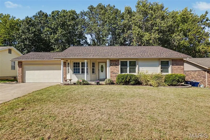 1607 Treetop Drive, St Charles, MO 63303 — listing photo 3 of 35
