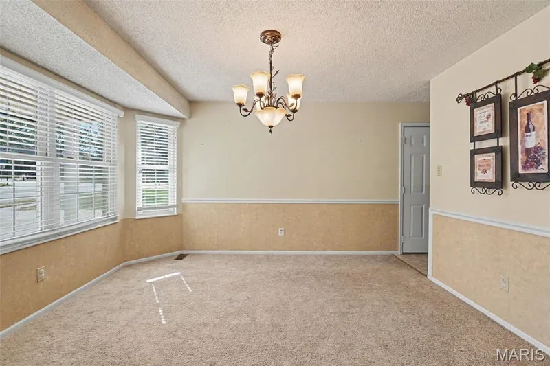 1607 Treetop Drive, St Charles, MO 63303 — listing photo 7 of 35