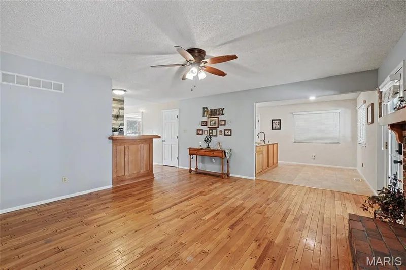 1607 Treetop Drive, St Charles, MO 63303 — listing photo 13 of 35