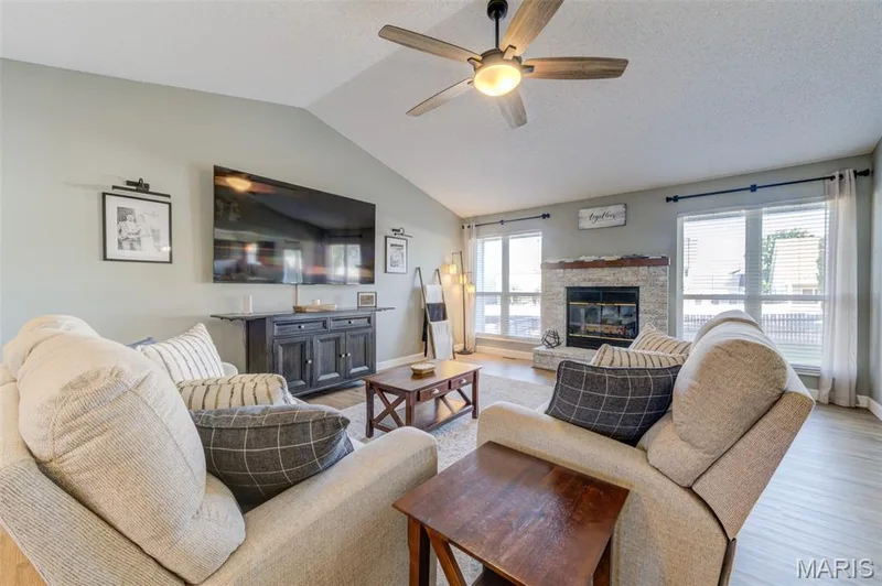 415 Lantana Lane, St Peters, MO 63376 — listing photo 3 of 61