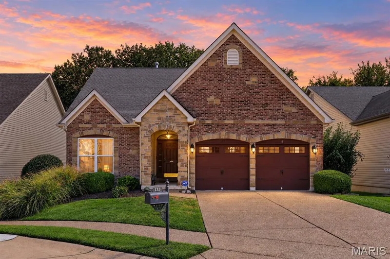 135 Blue Water Drive, St Charles, MO 63366 — listing photo 2 of 34