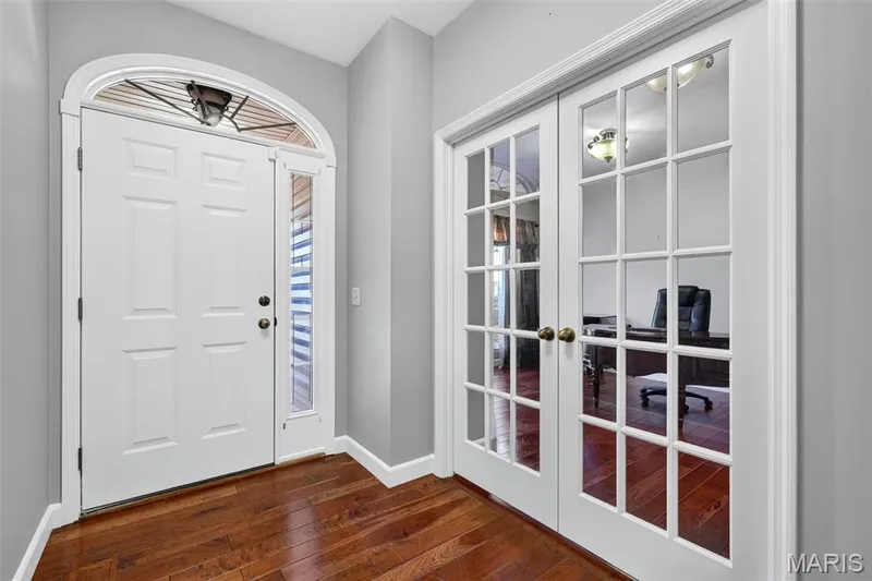 135 Blue Water Drive, St Charles, MO 63366 — listing photo 4 of 34