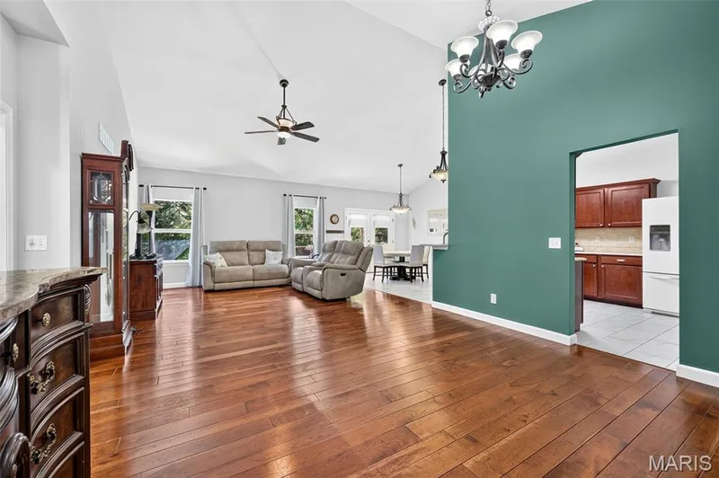 135 Blue Water Drive, St Charles, MO 63366 — listing photo 8 of 34