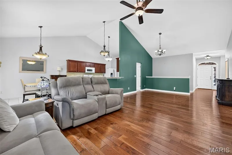 135 Blue Water Drive, St Charles, MO 63366 — listing photo 10 of 34
