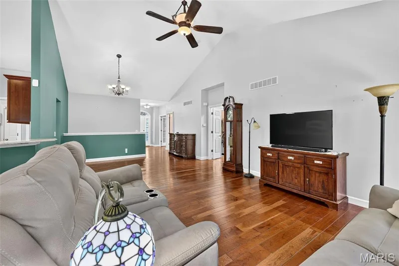 135 Blue Water Drive, St Charles, MO 63366 — listing photo 11 of 34