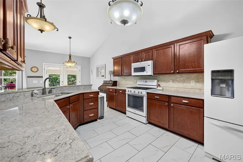 135 Blue Water Drive, St Charles, MO 63366 — listing photo 13 of 34