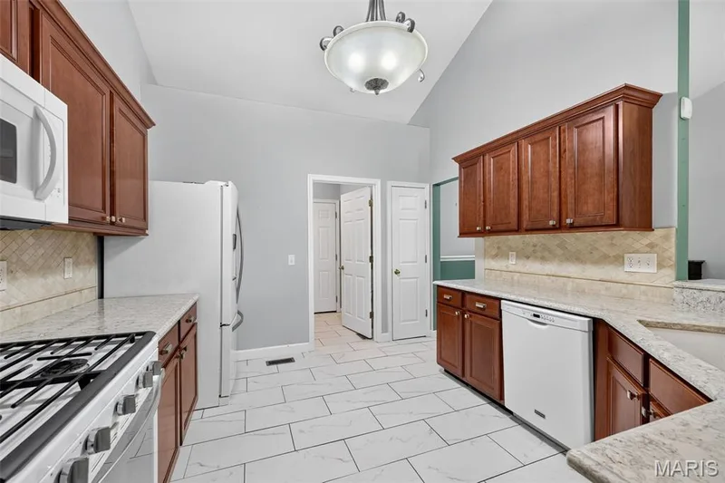 135 Blue Water Drive, St Charles, MO 63366 — listing photo 14 of 34
