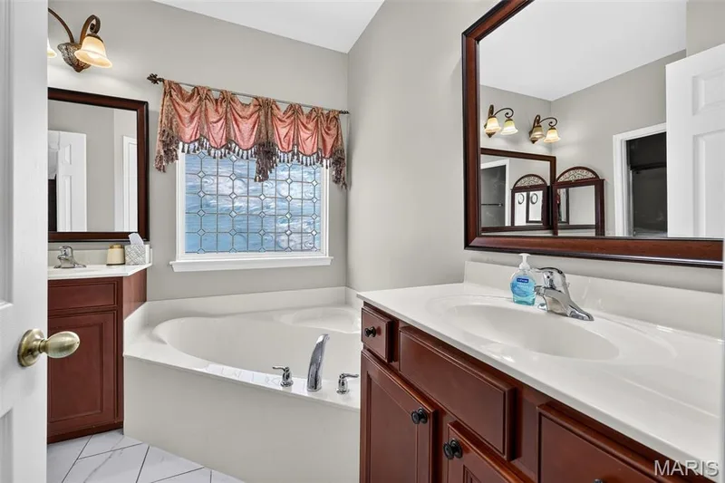 135 Blue Water Drive, St Charles, MO 63366 — listing photo 18 of 34
