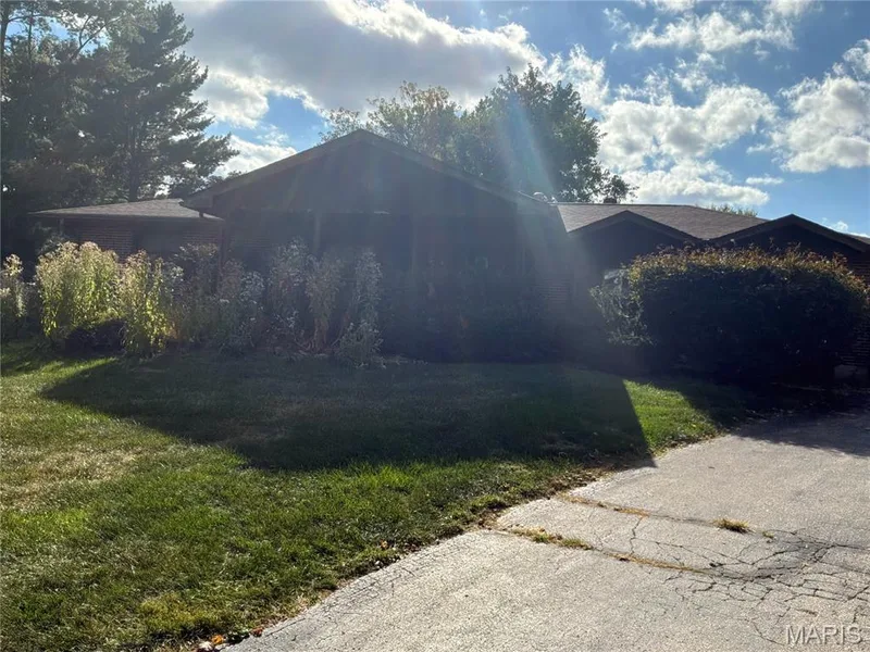 1435 & 1421 Schoettler Road, Chesterfield, MO 63017 — listing photo 2 of 5