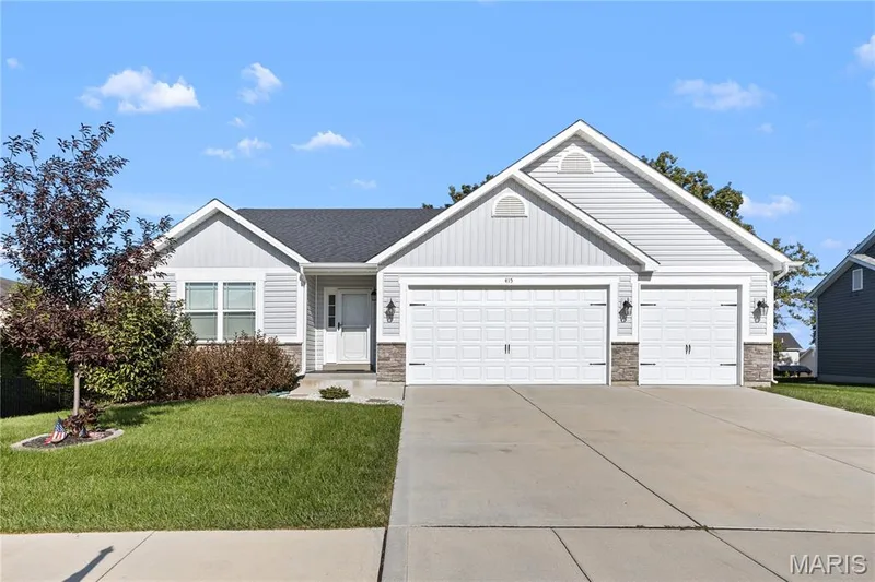 415 Knothole Lane, Wentzville, MO β listing photo 1