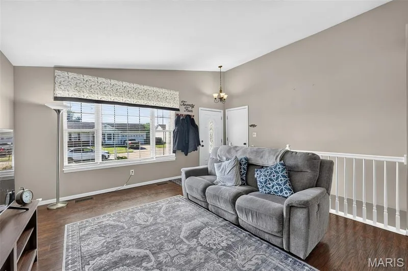 24 Mallard Pointe Drive, O'Fallon, MO 63368 — listing photo 3 of 44