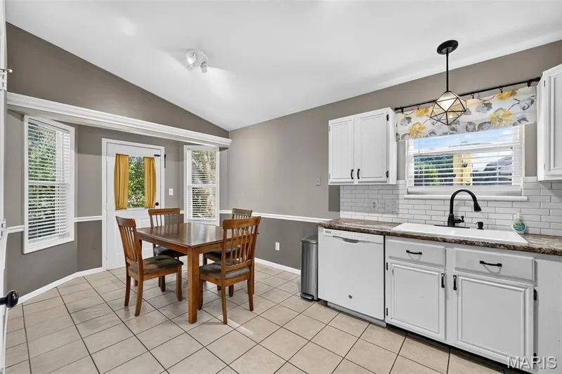 24 Mallard Pointe Drive, O'Fallon, MO 63368 — listing photo 9 of 44