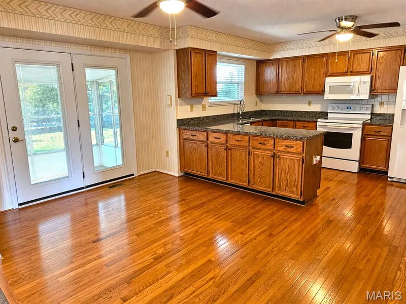 917 Burn Oak, St Charles, MO 63303 — listing photo 6 of 40