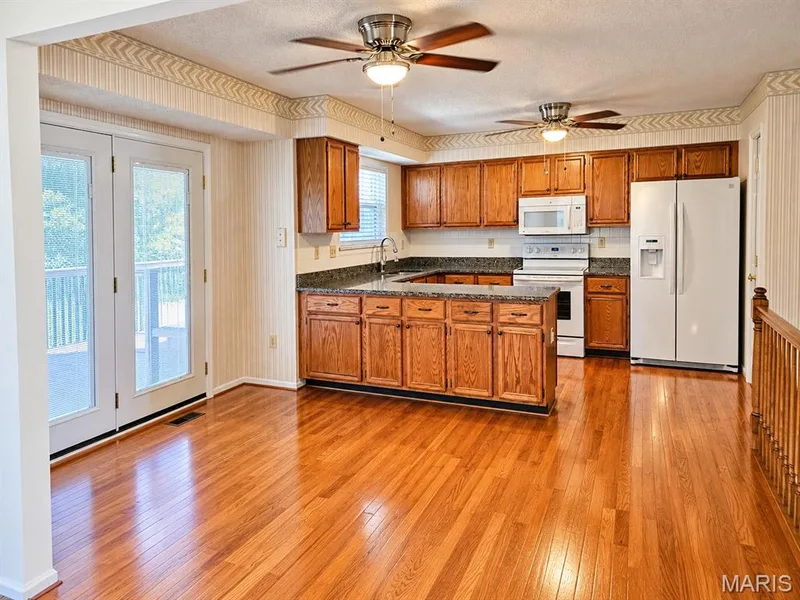 917 Burn Oak, St Charles, MO 63303 — listing photo 7 of 40