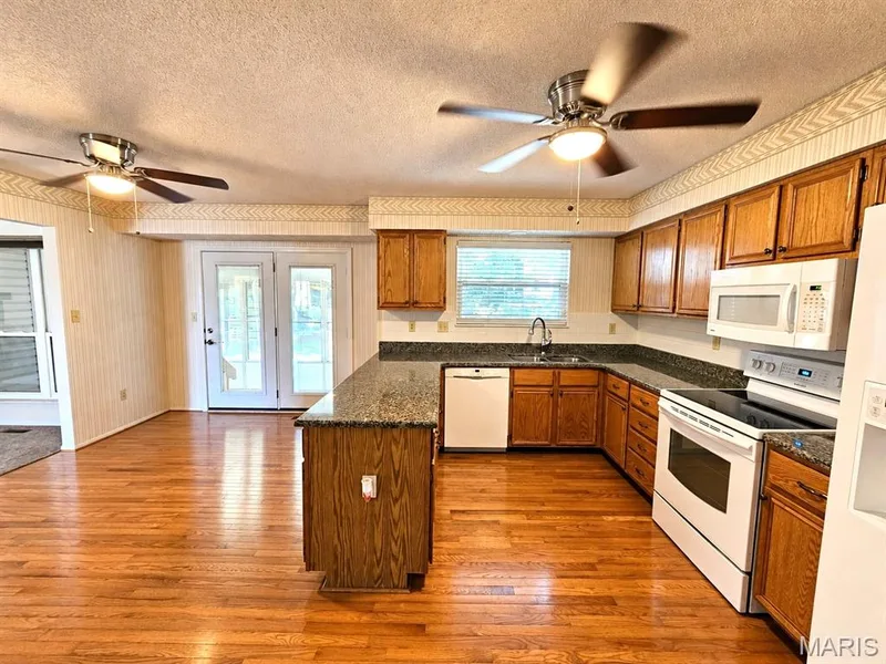 917 Burn Oak, St Charles, MO 63303 — listing photo 8 of 40