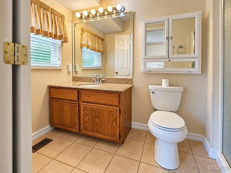 917 Burn Oak, St Charles, MO 63303 — listing photo 15 of 40