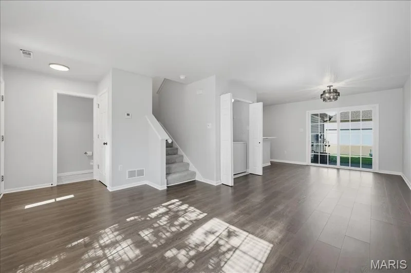 300 Montclair Tower Drive, St Charles, MO 63303 — listing photo 3 of 24