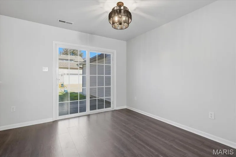 300 Montclair Tower Drive, St Charles, MO 63303 — listing photo 10 of 24