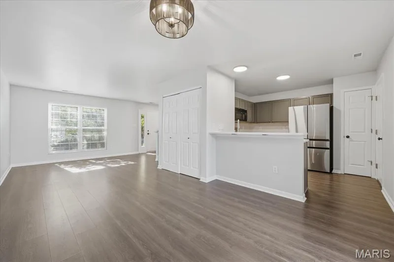 300 Montclair Tower Drive, St Charles, MO 63303 — listing photo 12 of 24
