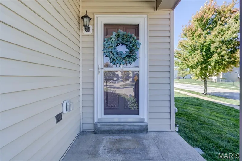 501 Country Circle Drive, Lake St. Louis, MO 63367 — listing photo 3 of 51