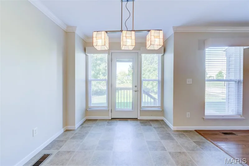 501 Country Circle Drive, Lake St. Louis, MO 63367 — listing photo 13 of 51