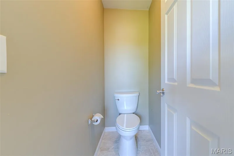 private water closet — 501 Country Circle Drive, Lake St. Louis, MO 63367