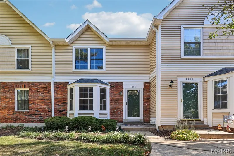 1656 Florine Boulevard #B, St Charles, MO 63303 — listing photo 2 of 29