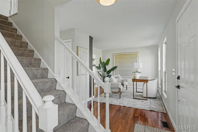 Entryway — 11 Castlio Court, St Charles, MO 63304