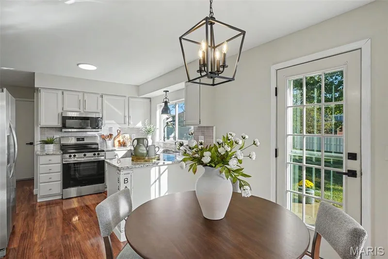11 Castlio Court, St Charles, MO 63304 — listing photo 14 of 33