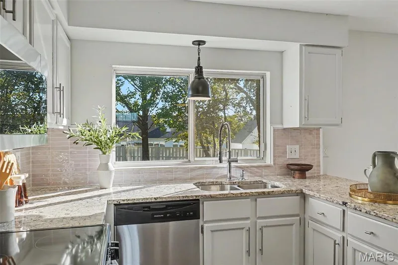 11 Castlio Court, St Charles, MO 63304 — listing photo 17 of 33