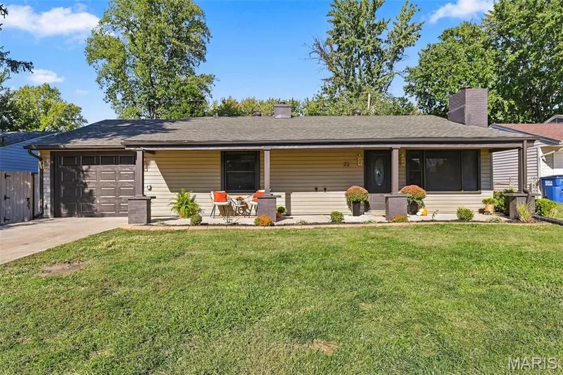 22 Jamaica Drive, St Peters, MO 63376 — listing photo 1 of 17