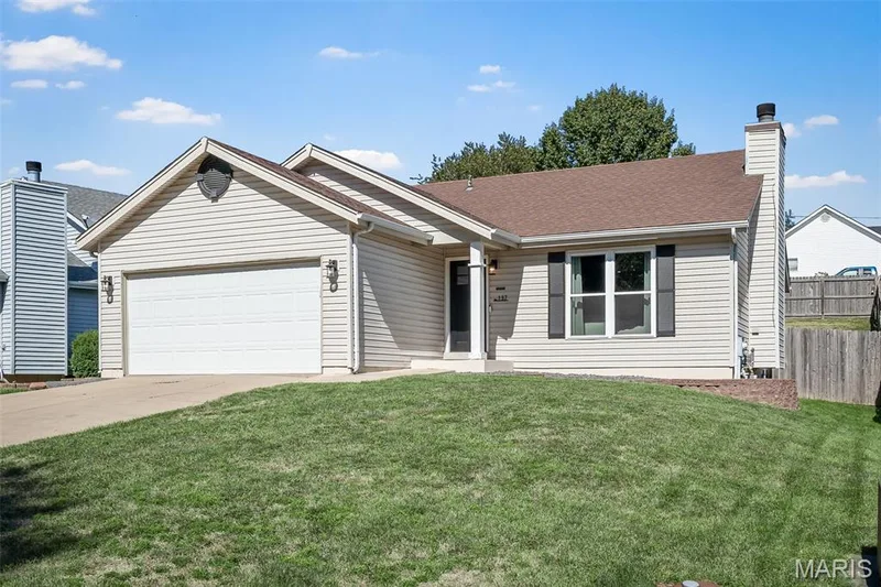 137 Hollow Creek Drive, St Peters, MO 63376 — listing photo 2 of 24
