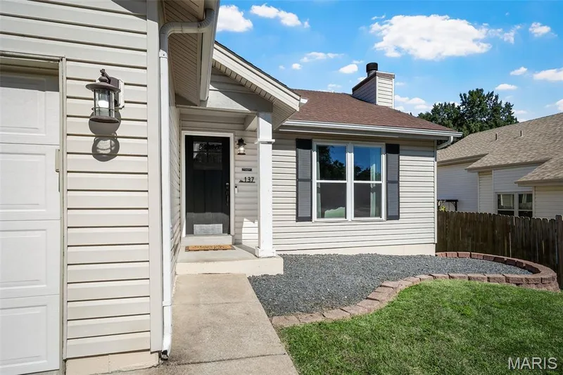 137 Hollow Creek Drive, St Peters, MO 63376 — listing photo 3 of 24