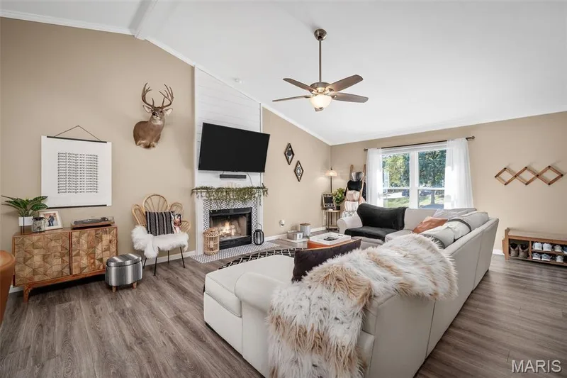 137 Hollow Creek Drive, St Peters, MO 63376 — listing photo 6 of 24