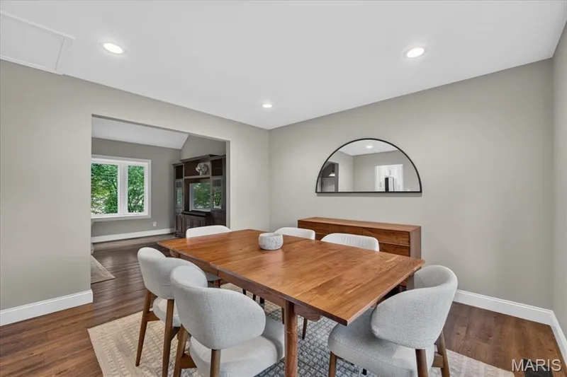 Neutral tones create a perfect backdrop for your own design touches. — 15056 Isleview Drive, Chesterfield, MO 63017