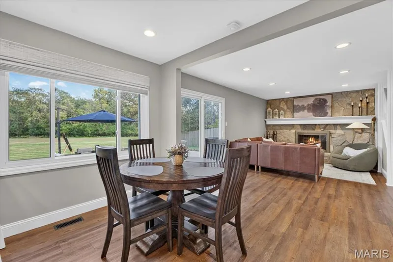 Great space for quick meals and casual dining. — 15056 Isleview Drive, Chesterfield, MO 63017