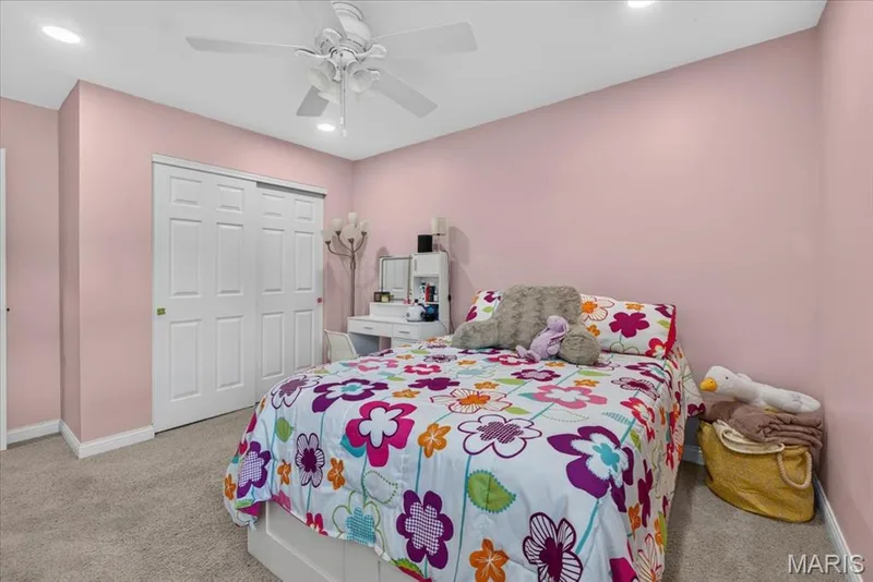 A cheerful space to call your own. — 15056 Isleview Drive, Chesterfield, MO 63017